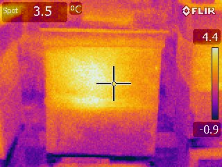 Z kamerą termowizyjną w pasiece